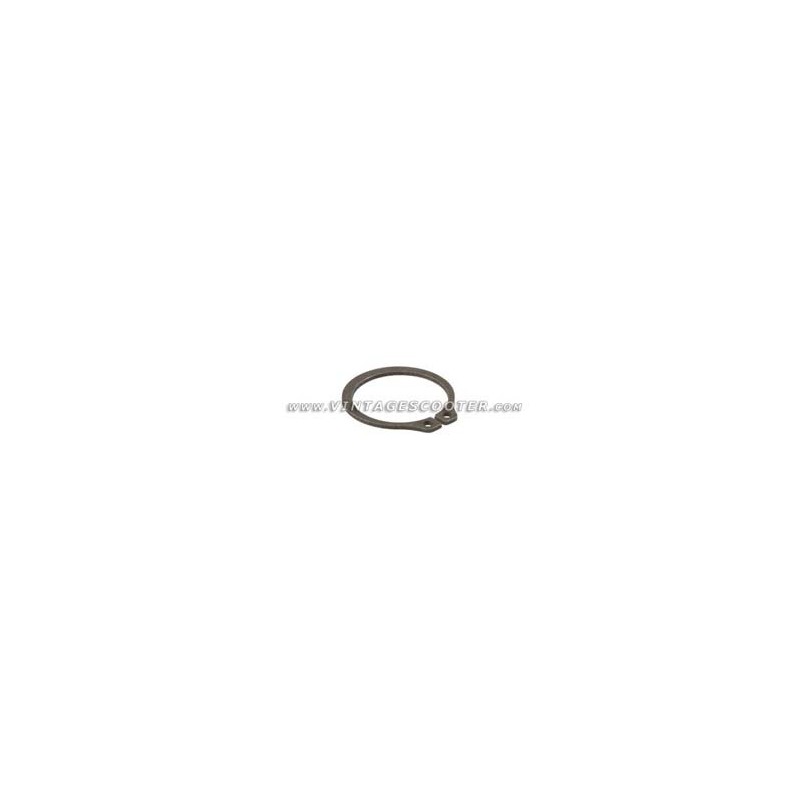 Circlip de retenue axe pignon élastique Vespa 50 / 125 Primavera Circlip de retenue axe pignon élastique Vespa 50 / 125 Primavera